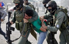 شاهد:قوات الاحتلال تعتقل 15فلسطينيا بینهم اسری محررون 