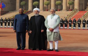 فيديو وصور.. الرئيس الهندي في استقبال الرئيس روحاني