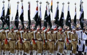 ميدل إيست آي: لماذا ترسل باكستان ألف جندي إلى السعودية؟