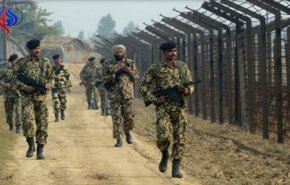 التصعيد العسكري بين الهند وباكستان يؤدي الى فرار المئات من كشمير