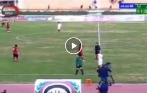 بالفيديو... شاهد لحظة استهداف المسلحين لمباراة كرة القدم في دمشق وهذا ما حدث!
