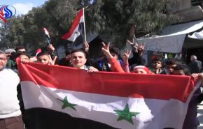 شاهد؛ كيف استقبل أهالي أحياء حلب الشرقية القوات السورية؟!