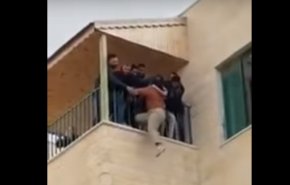 شاهد بالفيديو: بهذه الطريقة المروعة تنتحر طالبة أردنية.. 