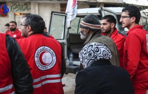 الهلال الأحمر السوري يجلي عائلة باكستانية من الغوطة الشرقية