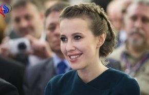 حرکت عجیب تنها زن نامزد ریاست جمهوری روسیه در مناظره انتخاباتی + فیلم