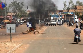 انفجار وإطلاق نار قرب مقر الجيش في بوركينا فاسو