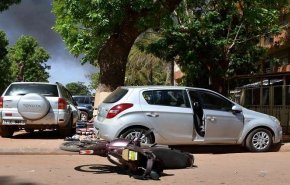 القاعدة تتبنى الهجوم على السفارة الفرنسية في عاصمة بوركينا فاسو

