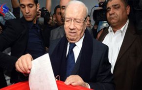 موجة استياء في تونس من تدخلات السفير الفرنسي، ورئيس هيئة الانتخابات يعلّق