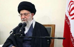 قائد الثورة الاسلامية يزور أسرة الشهيد حداديان