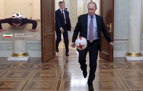 لا تفوتوا هذا الفيديو...حركات استعراضية لفلاديمير بوتين ورئيس الفيفا و...