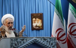 خطيب جمعة طهران يندد بمواقف وزير الخارجية الفرنسي ضد ايران