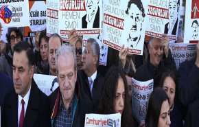 تركيا.. السلطات الامنية تفرج عن صحفيين معارضين