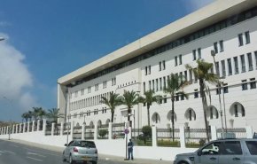 الجزائر تستدعي سفيرها لدى مالي بعد تعرض سفارتها لهجوم