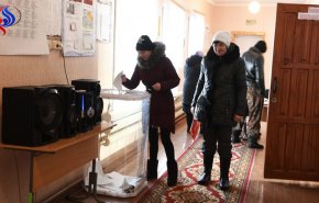 فتح مكاتب الإقتراع للإنتخابات الرئاسية الروسية
