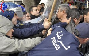 الشرطة الجزائرية تعتقل عشرات الأطباء