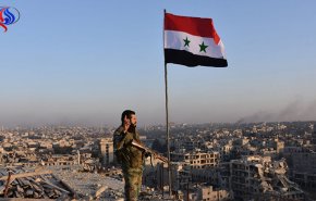 شاهد لحظة رفع العلم السوري في هذه المنطقة بالغوطة! 