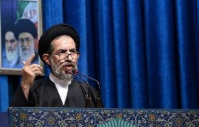 خطيب الجمعه بطهران: استقلال ايران السياسي يعد رصيدا كبيرا لها