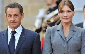 زوجة ساركوزي تخاطبه: أفتخر برباطة جأشك