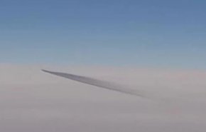 فيديو.. كتلة مجهولة بالقرب من طائرة ركاب في سماء تركيا
