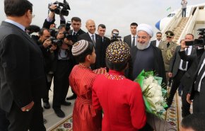 آغاز مراسم استقبال رسمی از روحانی در کاخ ریاست جمهوری ترکمنستان/مذاکرات مشترک و امضای اسناد