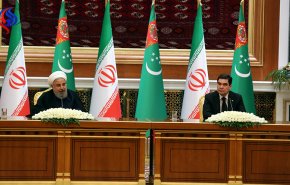 روحاني: تنمية العلاقات مع تركمانستان أولوية بالنسبة لايران