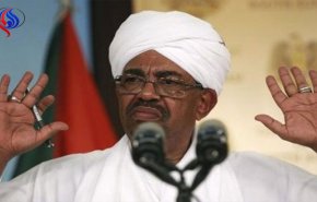 البشير يبدأ في تهدئة الأوضاع داخل السودان بإصدار قرار جمهوري