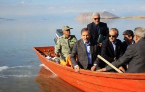 نائب الرئيس الايراني يتفقد بحيرة ارومية شمال غرب البلاد