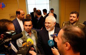 ظريف:لا ينبغي للدول الاجنبية تقرير مصير الشعب السوري