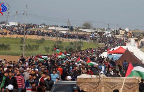 بدء زحف الفلسطينيين لمسيرة العودة في جمعتها الثالثة

