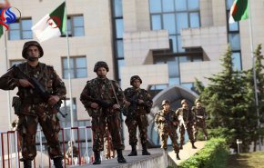 5 إرهابيين يسلمون أنفسهم للجيش جنوب الجزائر