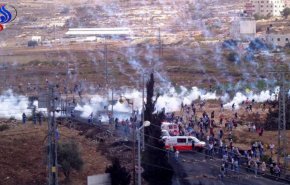 اصابة 29 فلسطينيا خلال مواجهات مع الاحتلال في البيرة