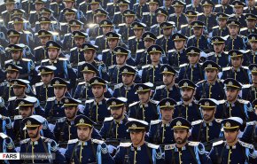 شاهد: ايران تستعرض قدراتها العسكرية في يوم الجيش 