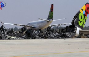 إصابة مطار بالعاصمة الليبية بصواريخ وإلحاق أضرارا بطائرة ركاب