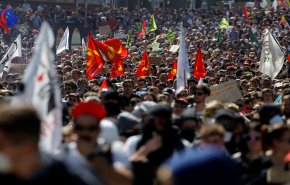 آلاف الفرنسيين يتظاهرون رفضا لإصلاحات ماكرون + فيديو 