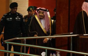 إطلاق نار داخل قصر ولي العهد السعودي.. وأنباء عن نقل سلمان لملجأ آمن