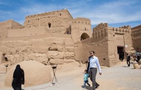 قلعة نارنج او 'قلعة نارین' فی محافظة اصفهان الايرانية