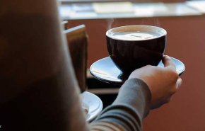دراسة: شرب الشاي والقهوة يزود الجسم بالماء ولكن يبقى الأخير مهما