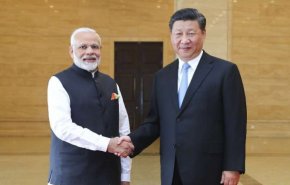 رئيس وزراء الهند يبدأ زيارة للصين بجولة في متحف