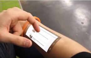 بالفيديو: ساعة ذكية تحول ذراعك إلى شاشة لمسية
