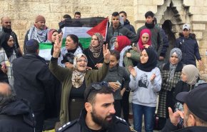 شرطة الاحتلال تعتدي على النساء في القدس المحتلة 