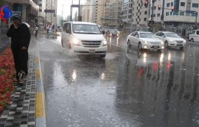 بالفيديو.. أمطار في الإمارات بعد موجة من الغبار 