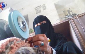 شابة يمنية تمنع صناعة العقيق من الموت في زمن الحرب +فيديو

