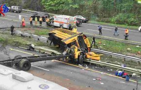 قتيلان و عشرات المصابين في تصادم حافلة مدرسية وشاحنة في نيوجيرسي