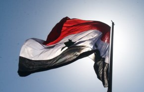 العلم السوري يرفع فوق المباني الحكومية بمنطقة الحولة 