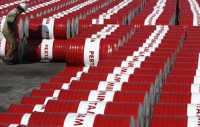 عربستان تحت فشار ترامپ ترمز افزایش قیمت نفت را کشید