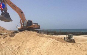 الاحتلال يبدأ ببناء حاجز بحري شمال غزة 