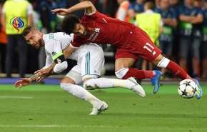 شاهد.. لحظة إصابة محمد صلاح خلال مباراة ليفربول وريال مدريد‎ !