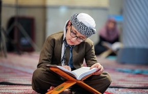 تلاوة القرآن الكريم في شهر رمضان في مدينة سنندج غرب ايران 