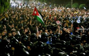فيديو.. استمرار الاحتجاجات الاردنية الغاضبة ضد قرارات الحكومة
