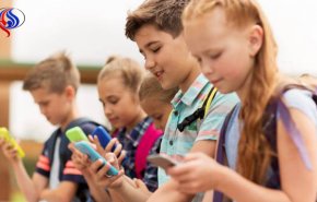 مشروع قرار يحظر الهواتف المحمولة في مدارس فرنسا